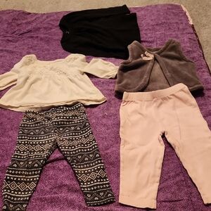 2 outfits, Size 18M